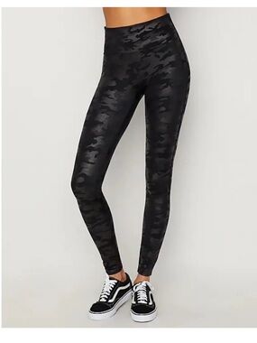 Spanx Faux Leather Matte Black Camo High Rise Leggings Shaping, size L